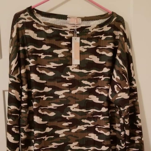 NWT Camo Top. Large - Picture 2 of 3